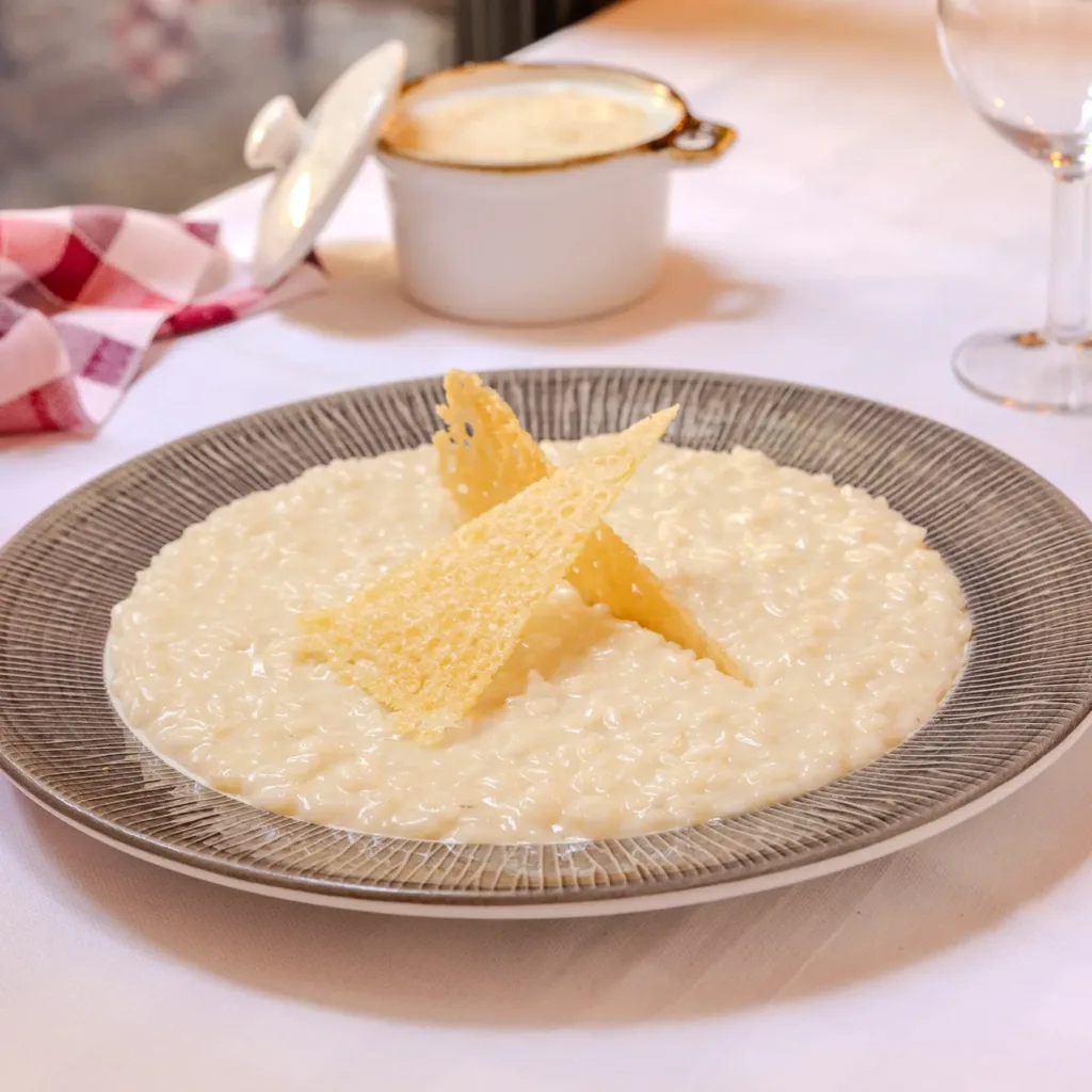 Risotto cremoso alla parmigiana servito alla Trattoria Corrieri piatto tipico della cucina di Parma